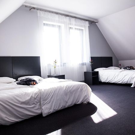 Bed and Breakfast Essenza Party Center à Świdnica Extérieur photo