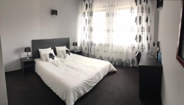 Bed and Breakfast Essenza Party Center à Świdnica Extérieur photo